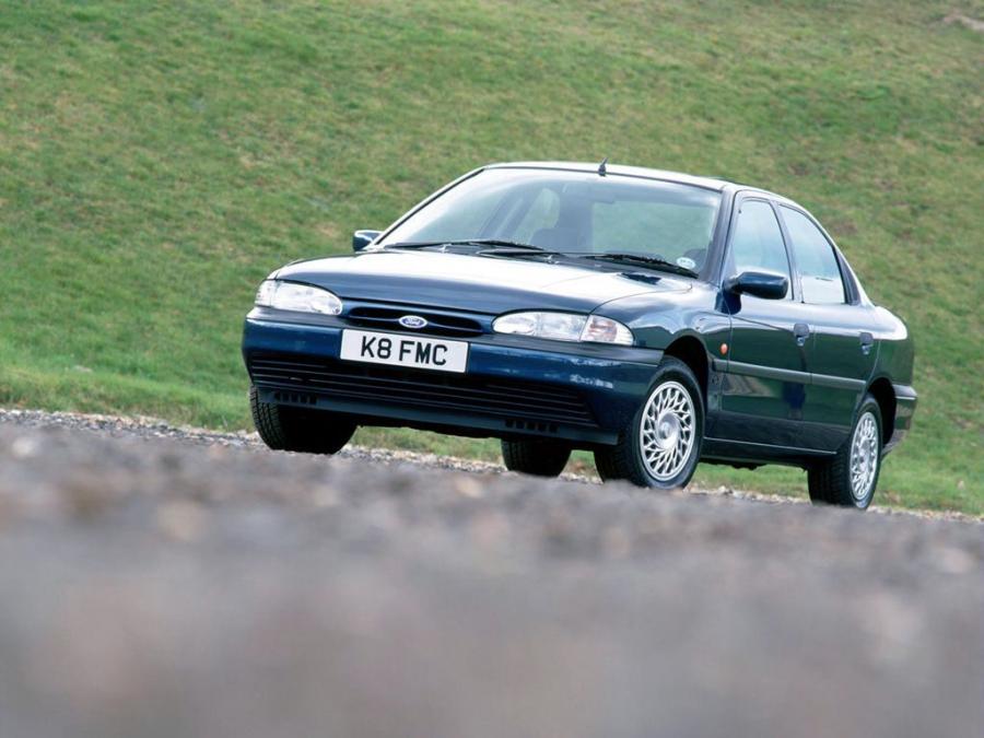 Ford Mondeo Sedan (UK) '1993